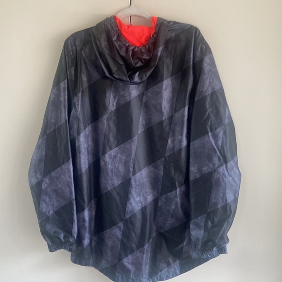 Adidas Bayern Munich Windbreaker - Picture 13 of 15